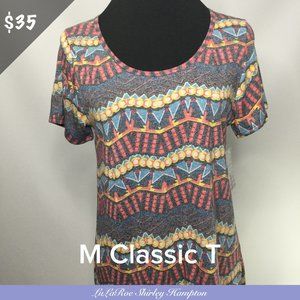 Medium Lularoe Classic T